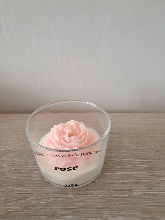 Bougie parfumé avec une fleur pivoine